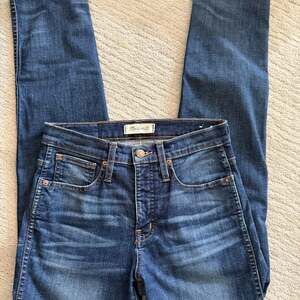 Slim Straight Jeans in William Wash